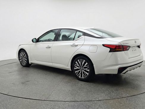 Used 2025 Nissan Altima 2.5 SV FWD image 6