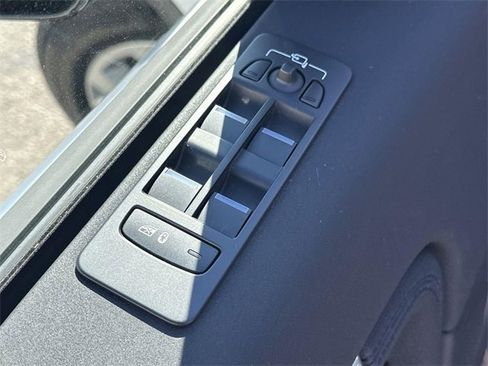 Used 2023 Land Rover Discovery Sport S image 22