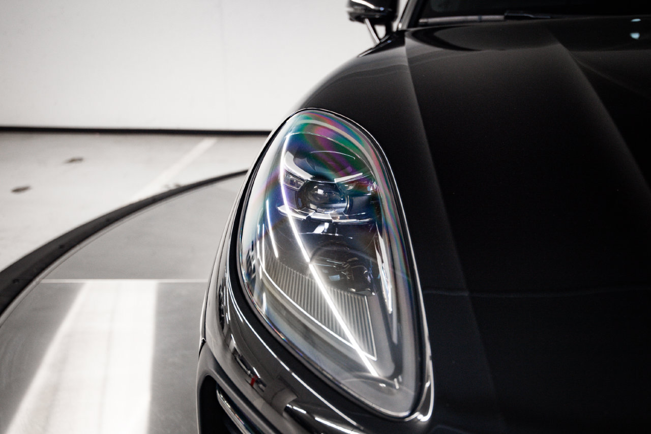 Certified 2025 Porsche Macan AWD/4WD image 13