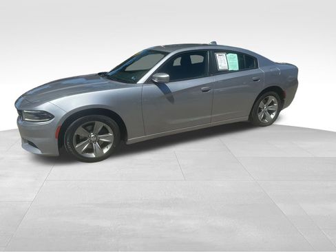 Used 2018 Dodge Charger SXT Plus RWD image 4
