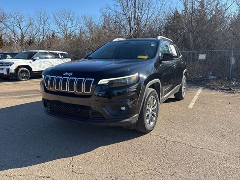 Used 2019 Jeep Cherokee Latitude Plus image 1