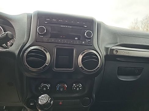 Used 2018 Jeep Wrangler Unlimited Sport image 7