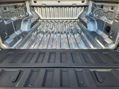 New 2025 GMC Canyon Elevation w/ Convenience Package image 21