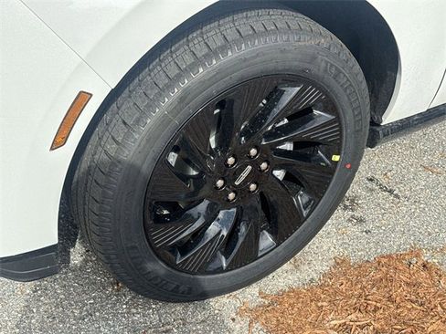 New 2026 Lincoln Navigator Reserve w/ Jet Appearance Package image 10