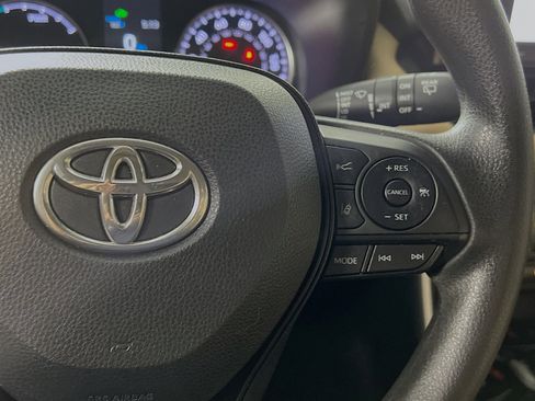 Used 2022 Toyota RAV4 XLE image 20