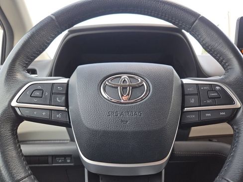 Used 2024 Toyota Sienna XLE FWD image 36