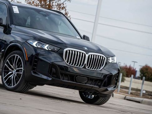 New 2026 BMW X5 xDrive40i w/ Executive Package image 3