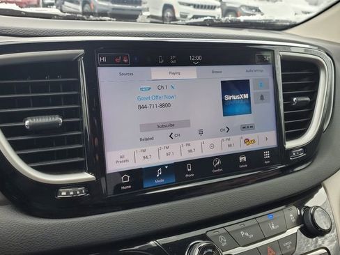 Certified 2024 Chrysler Pacifica Touring-L image 12