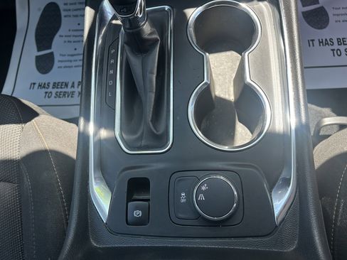 Used 2021 Chevrolet Traverse LT image 28