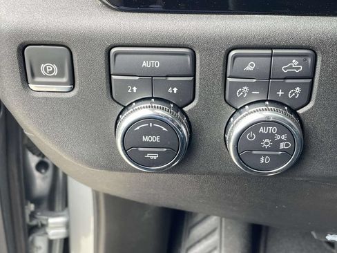 Used 2025 GMC Sierra 1500 SLT AWD/4WD image 19