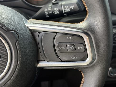 Used 2023 Jeep Wrangler Unlimited Sahara AWD/4WD image 18