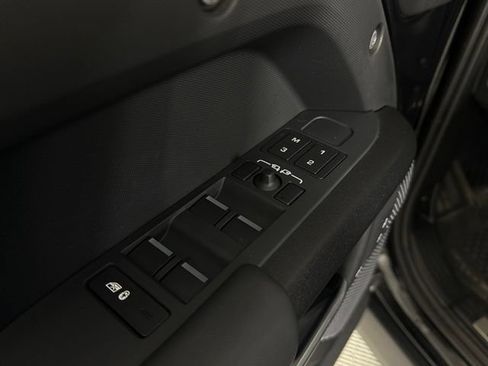 Used 2023 Land Rover Defender 110 V8 AWD/4WD image 29