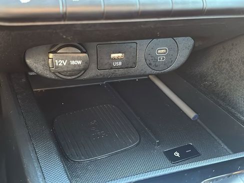 Used 2025 Hyundai Elantra Limited image 26