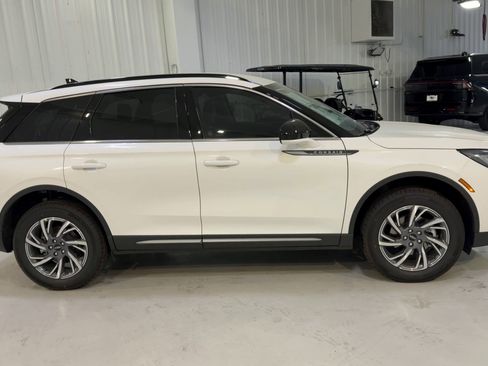 New 2026 Lincoln Corsair Premiere image 2