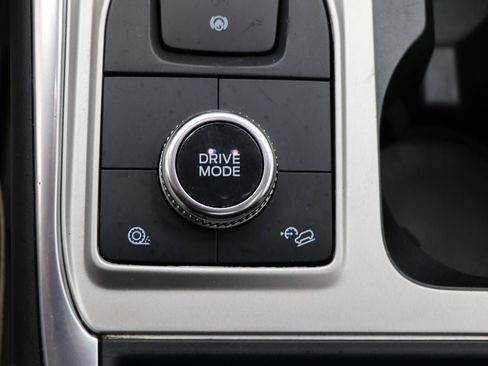 Used 2022 Ford Explorer XLT w/ Equipment Group 202A image 27