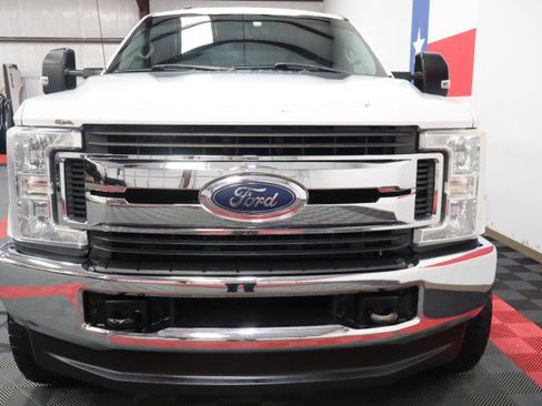 Used 2018 Ford F250 XL w/ Power Equipment Group AWD/4WD image 12