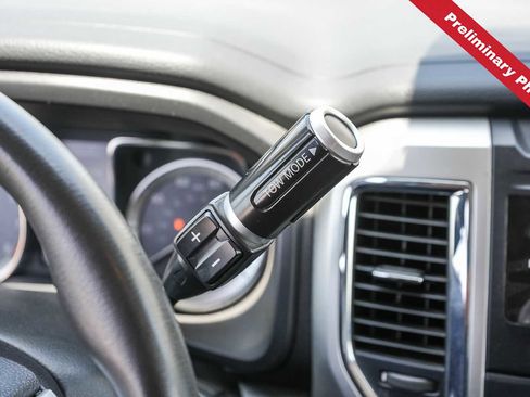 Used 2017 Nissan Titan SV RWD image 17