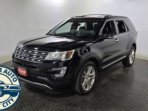 Used 2017 Ford Explorer Limited w/ Equipment Group 301A AWD/4WD image 3