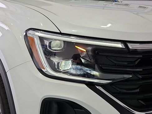 New 2026 Volkswagen Atlas Cross Sport SE image 5