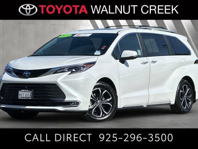 Certified 2025 Toyota Sienna Platinum