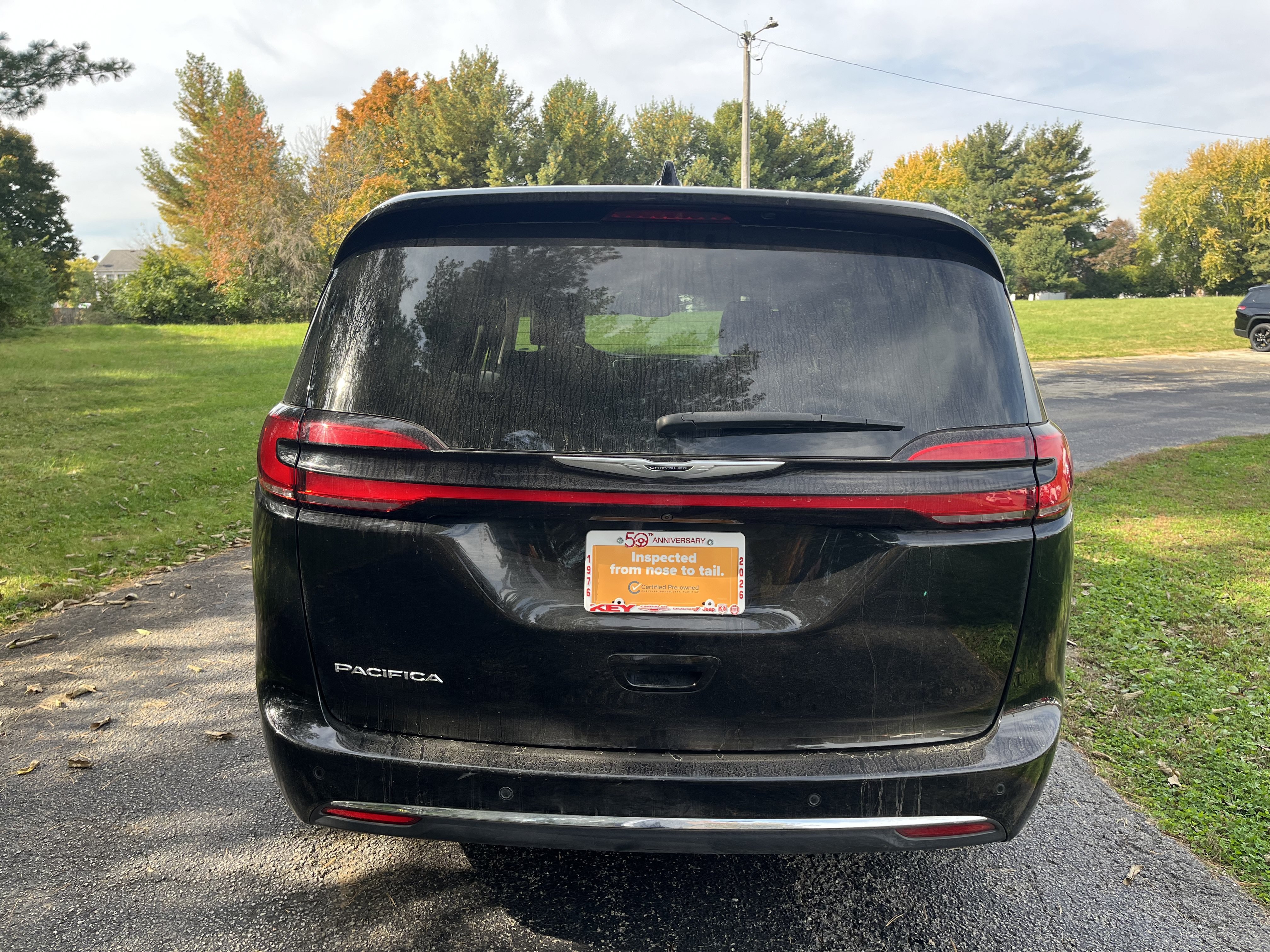 Used 2024 Chrysler Pacifica Touring-L FWD image 4