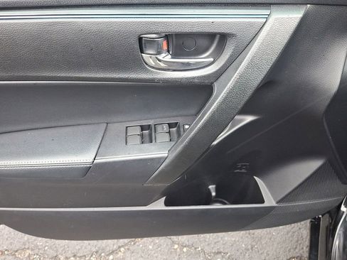 Used 2017 Toyota Corolla SE w/ SE Premium Package image 13