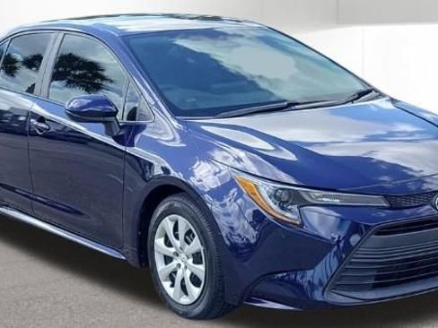 Used 2023 Toyota Corolla LE FWD image 2