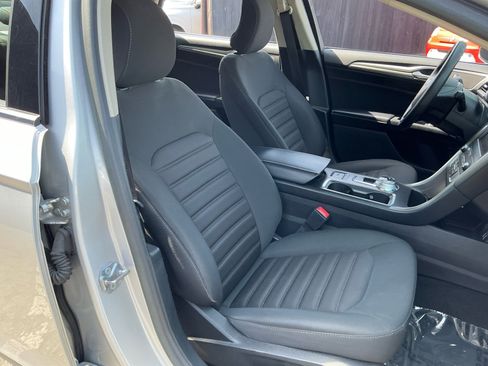 Used 2019 Ford Fusion SE image 21
