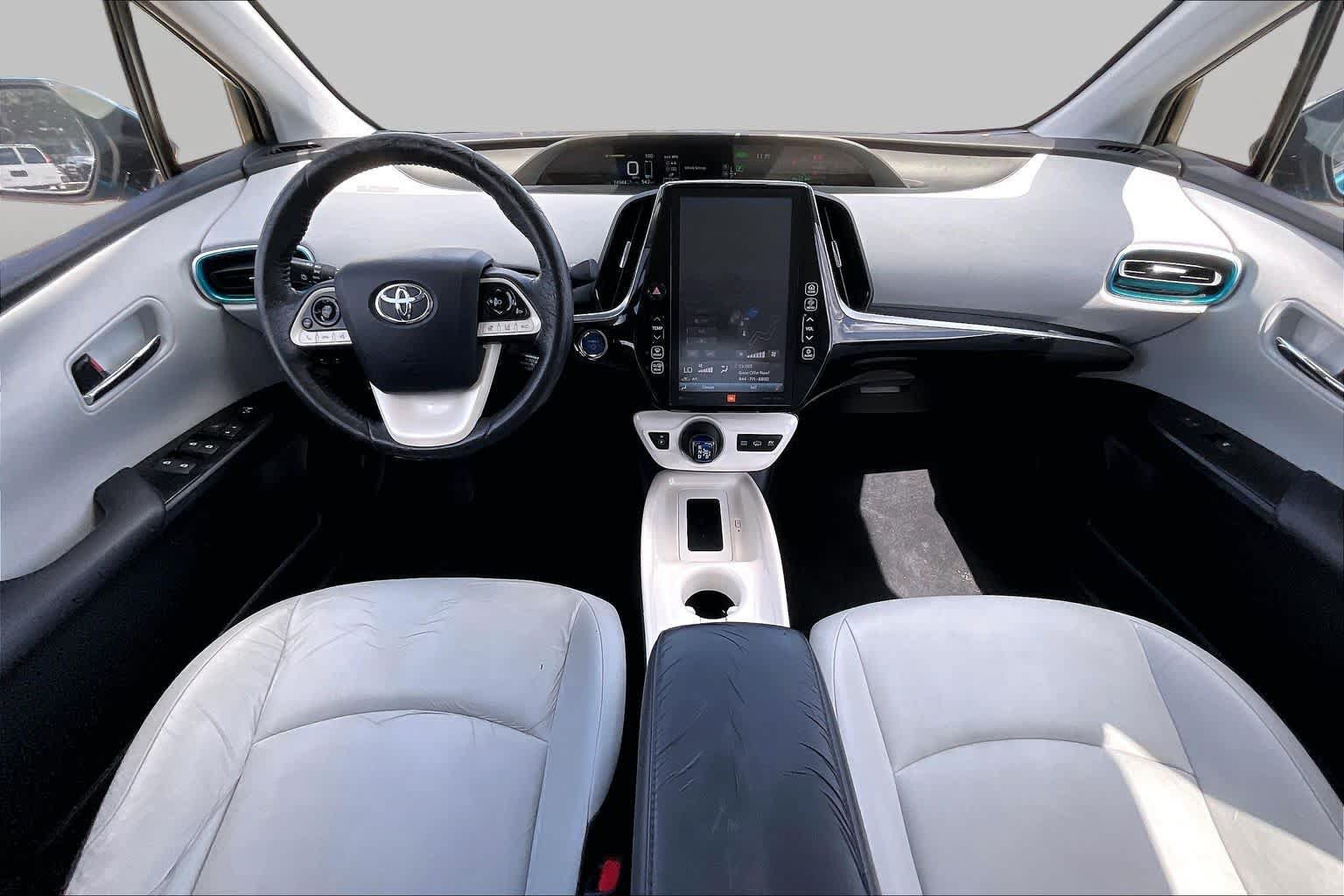 Used 2017 Toyota Prius Prime Advanced w/ Preferred Accessory Package FWD image 15