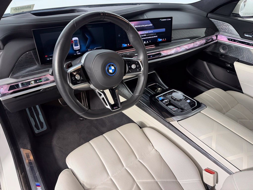 Used 2023 BMW i7 xDrive60 w/ Parking Assistance Package AWD/4WD image 22