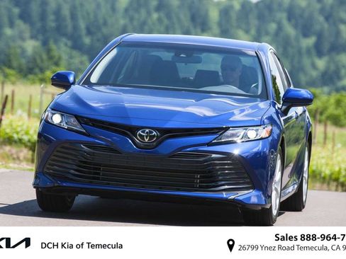 Used 2019 Toyota Camry LE FWD image 1