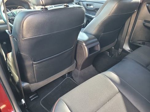 Used 2016 Toyota Camry SE image 12