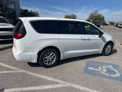 New 2026 Chrysler Pacifica Select image 31