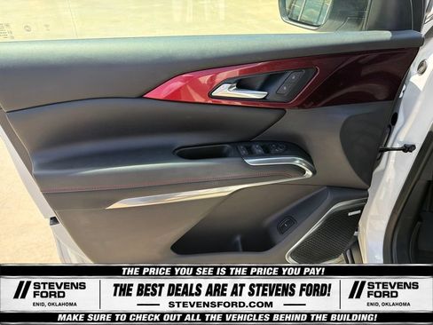 Used 2025 Chevrolet Traverse Z71 w/ Enhanced Driving Package AWD/4WD image 18