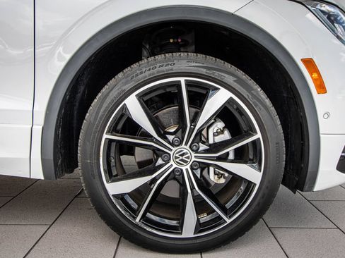 Certified 2024 Volkswagen Tiguan SEL R-Line AWD/4WD image 5