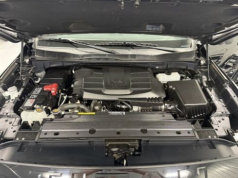 Used 2024 Nissan Titan SV w/ SV Bronze Edition Package image 46