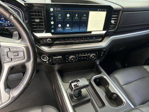 Used 2022 Chevrolet Silverado 1500 LTZ w/ Technology Package AWD/4WD image 33