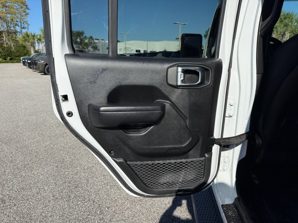 Used 2021 Jeep Wrangler Unlimited Rubicon AWD/4WD image 9