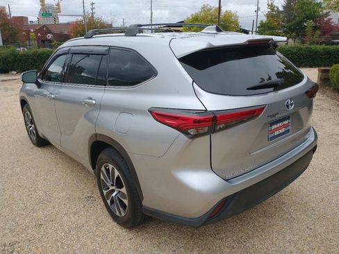 Used 2020 Toyota Highlander XLE image 13