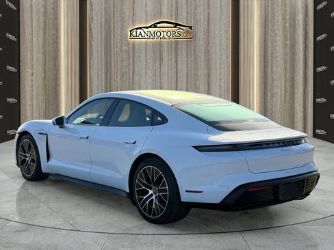 Used 2022 Porsche Taycan image 8