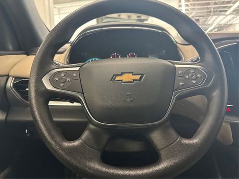 Used 2022 Chevrolet Traverse LS image 20