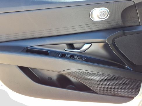 Used 2023 Hyundai Elantra SEL image 19