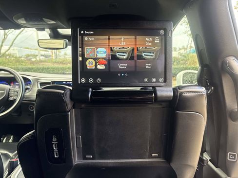 Used 2019 Chrysler Pacifica Limited w/ Advanced Safetytec Group image 17