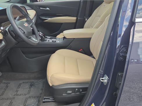 Used 2024 Cadillac XT4 Luxury FWD image 9
