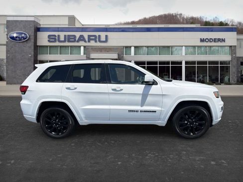 Used 2018 Jeep Grand Cherokee Altitude AWD/4WD image 4