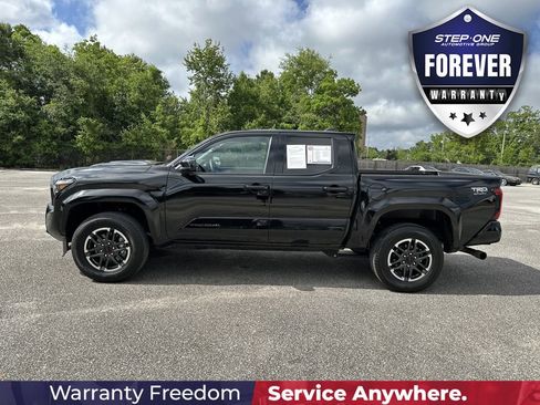 Used 2025 Toyota Tacoma TRD Sport AWD/4WD image 4
