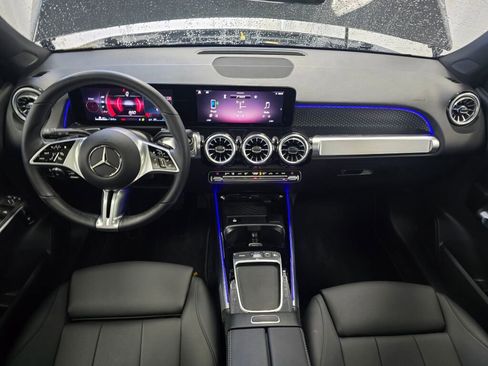Used 2025 Mercedes-Benz GLB 250 4MATIC image 17