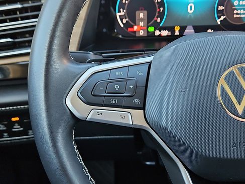 Used 2024 Volkswagen Atlas SE image 18