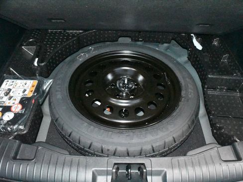 Used 2025 Ford Escape Active image 28