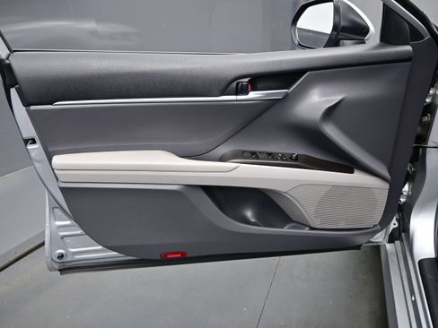 Used 2023 Toyota Camry LE FWD image 9